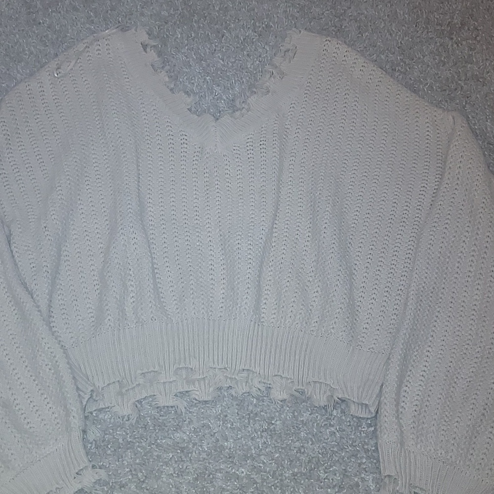4/$18 Womans tan cropped v neck sweater